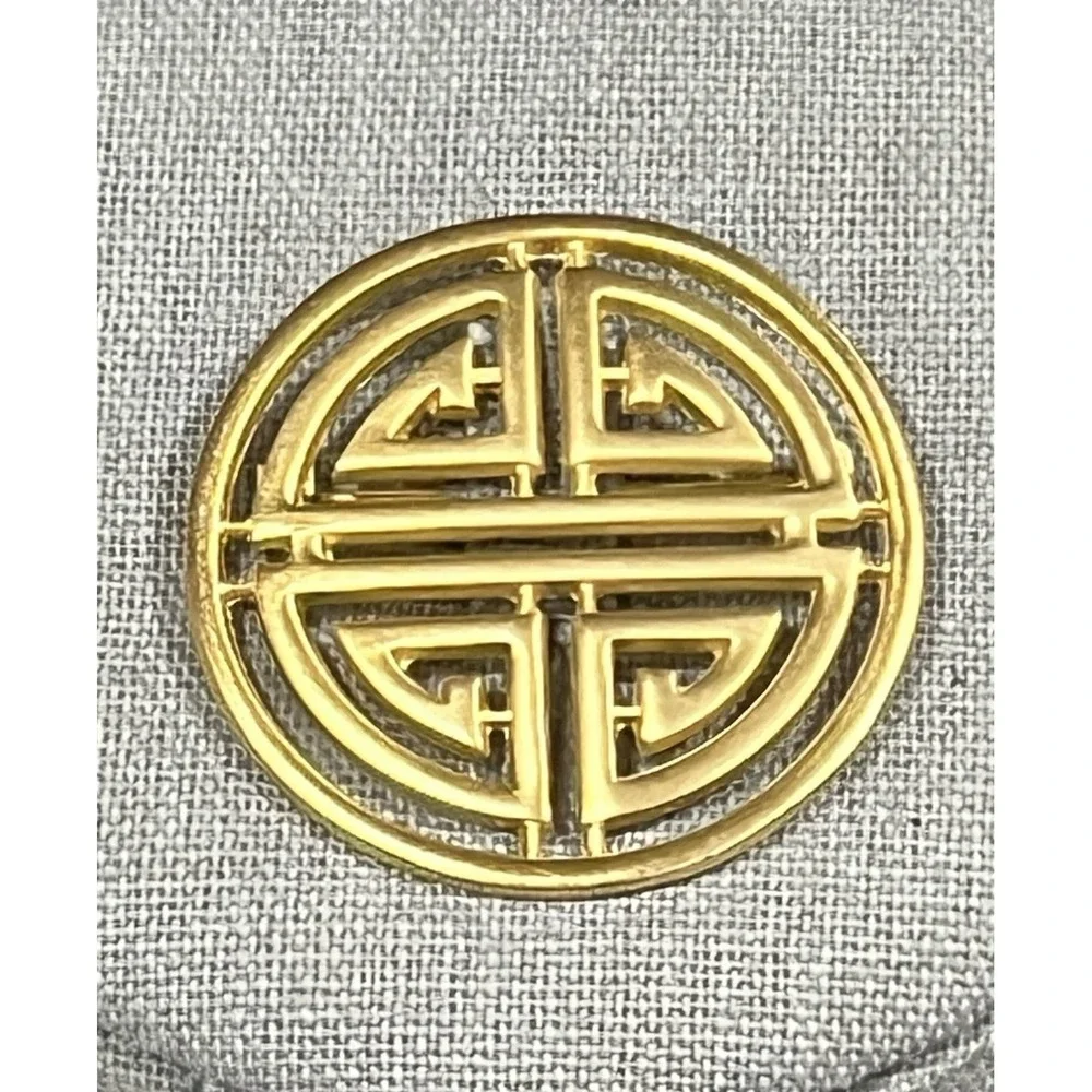 Walters Art Museum Brooch  Gold Tone Chinese  Shou Longevity Symbol ‎ Brooch